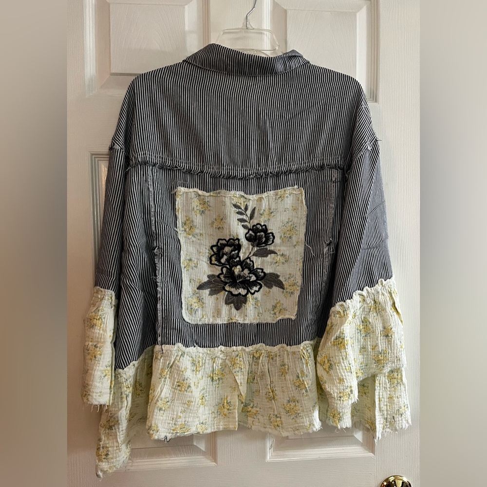 POL/Women’s NWOT light denim Navy and White Striped Floral Patched Jacket sizeM - Picture 3 of 10